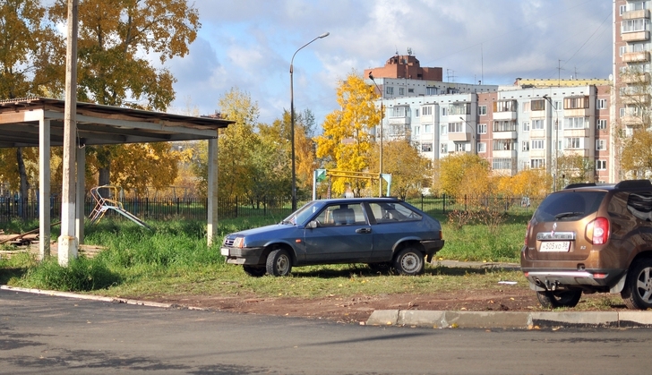 За парковку на газонах дума Братска предлагает установить штрафы до 20 тысяч рублей