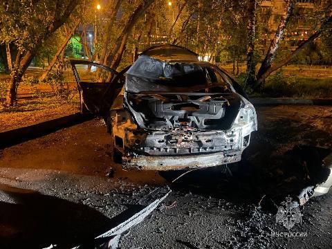 Ночью неизвестные подожгли несколько автотранспортных средств в Иркутске