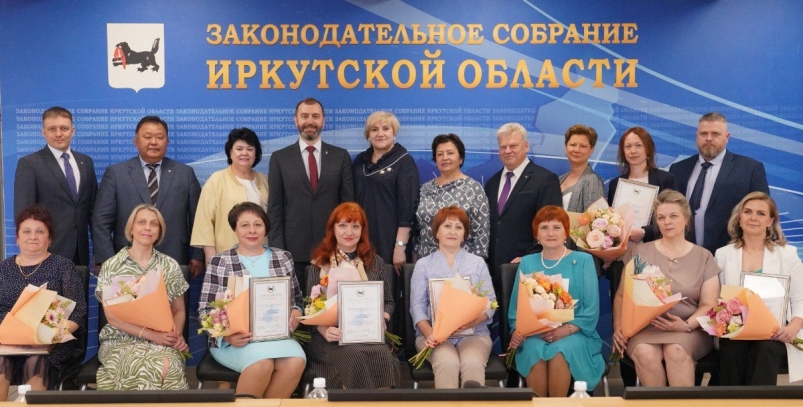 Депутаты ЗС Приангарья поздравили соцработников в преддверии профессионального праздника