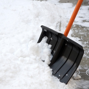 Более 200 штрафов выписали в Иркутске управляющим компаниям за плохую уборку снега в декабре