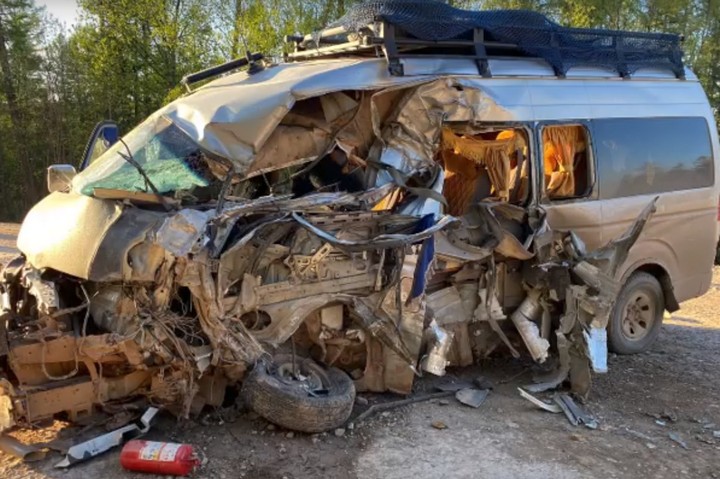 В Иркутской области столкнулись два микроавтобуса и грузовик, погибли три человека