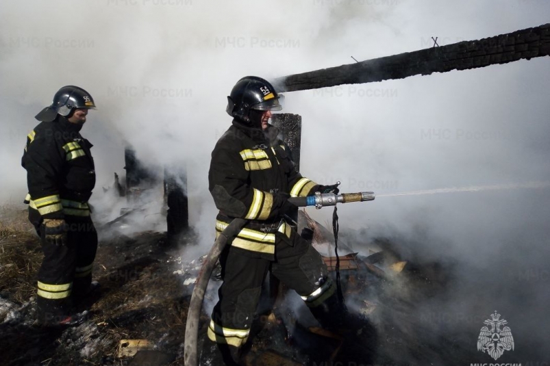 Три жилых дома и хозпостройки горели в Черемховском и Нижнеилимском районах Приангарья