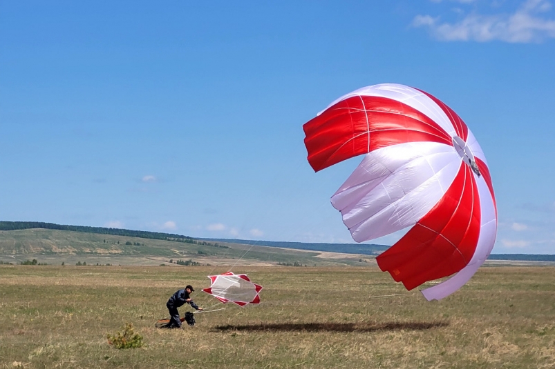 Новые грузовые парашюты будут использовать при тушении лесных пожаров в Иркутской области