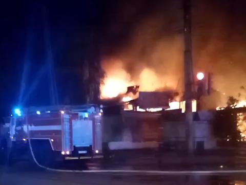 Кафе «Харбин» и ТЦ «Арго» сгорели в Усолье-Сибирском минувшей ночью