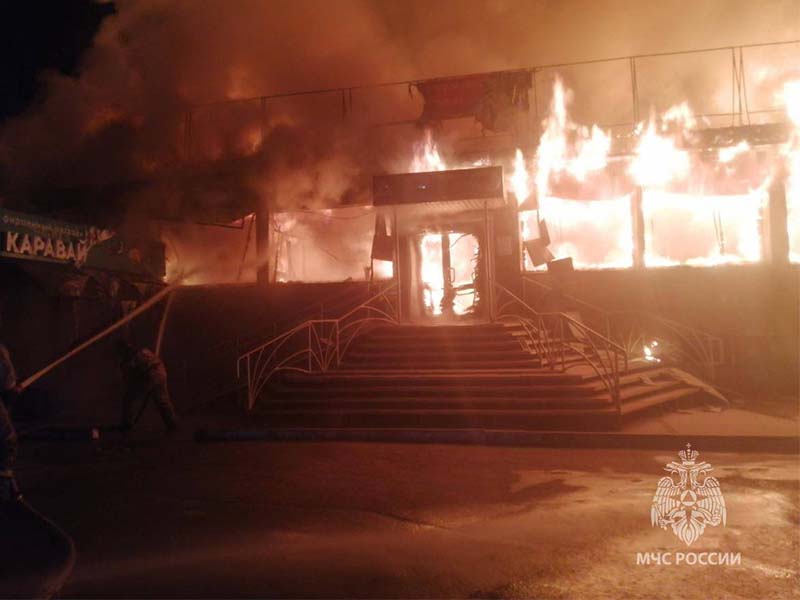 Кафе и торговый центр сгорели в Усолье-Сибирском в ночь на 9 июня