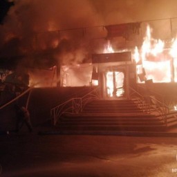 Кафе и торговый центр сгорели в Усолье-Сибирском ночью 9 июня