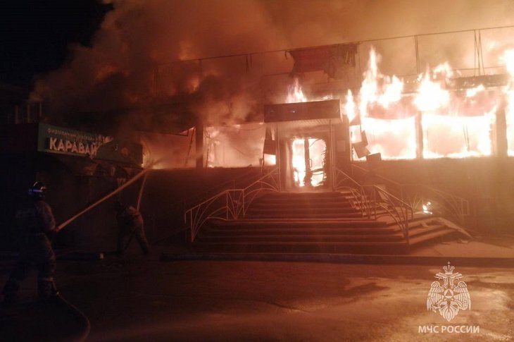Кафе и торговый центр сгорели в Усолье-Сибирском ночью 9 июня