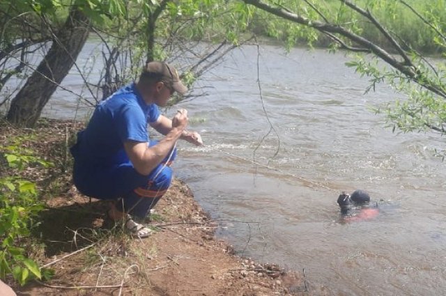 Пропавшую в Иркутске полуторагодовалую девочку ищут водолазы