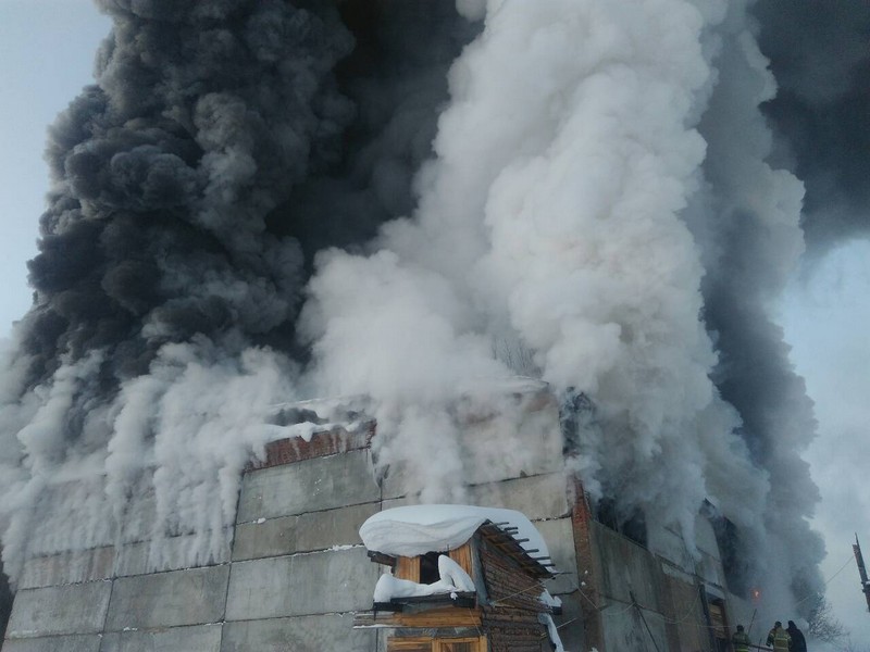 За два дня в Чунском районе сгорели гаражи и надворные постройки