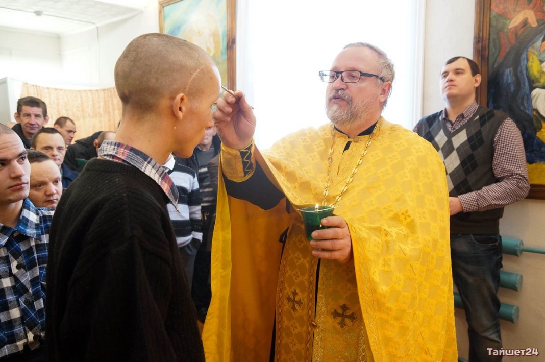 Настоятель Бирюсинского храма посетил Пуляевский интернат