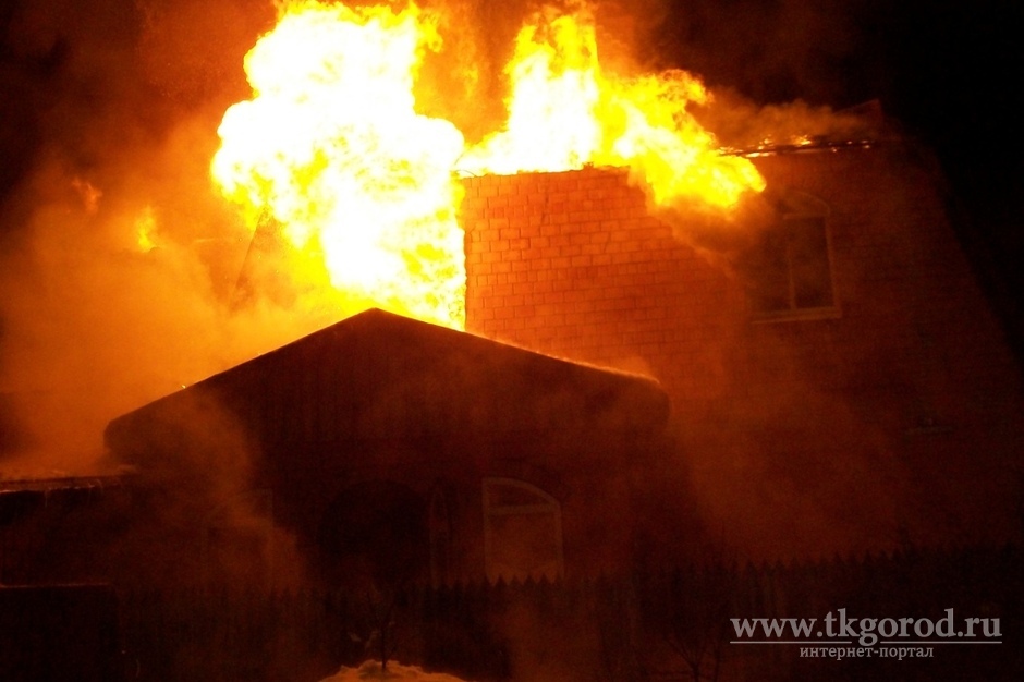 В Братске семья с маленькими детьми осталась без крыши над головой после пожара в доме