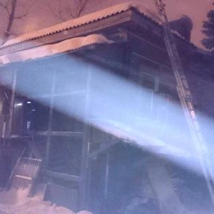 Человек погиб на пожаре в заброшенном доме в Иркутске
