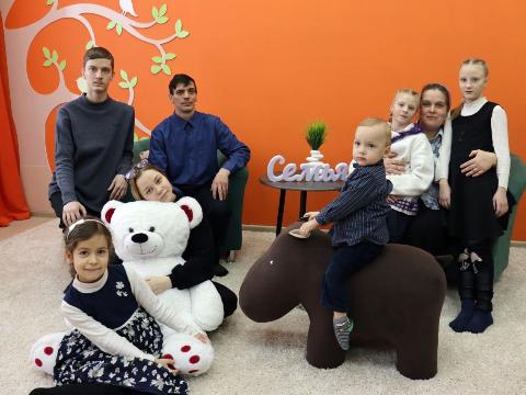 С начала года в Иркутской области в семьи устроены 817 детей-сирот