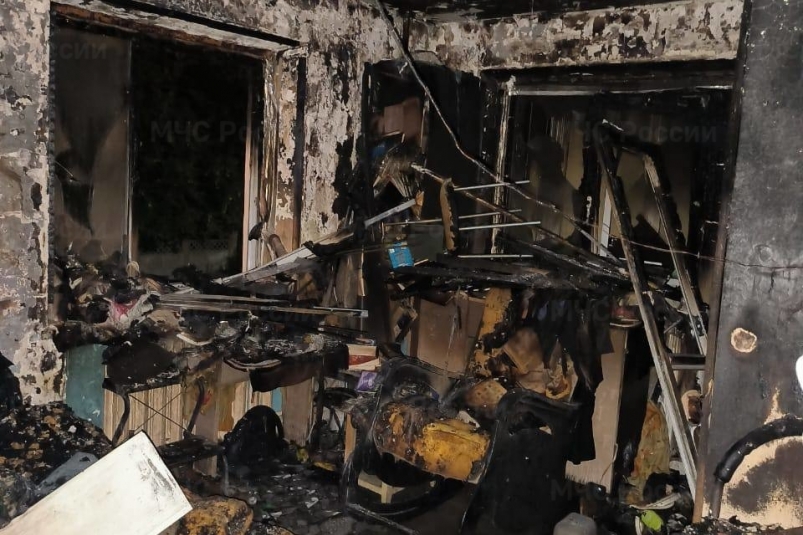 16 человек спасли на пожаре в 4-этажном доме в Ангарске, есть пострадавшие