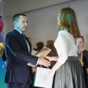 Мэр Иркутска на приеме «Восходящая звезда» наградил одаренных школьников