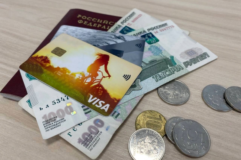 У россиян, которые получают переводы на банковскую карту, могут изъять деньги