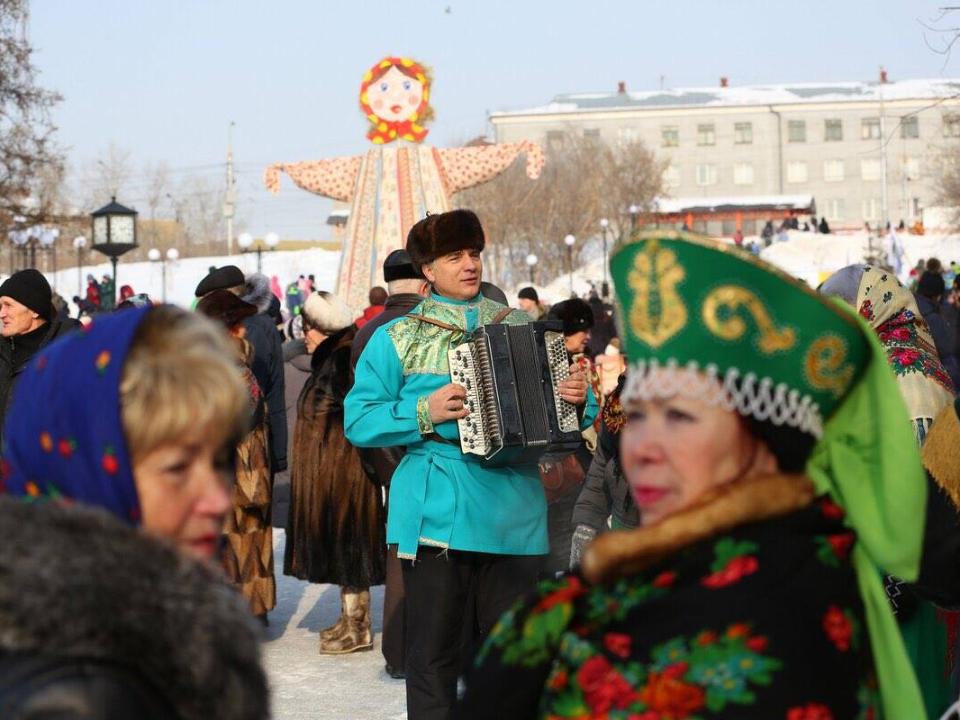 Традиционными народными гуляниями отметили Масленицу в Иркутске (ФОТО)