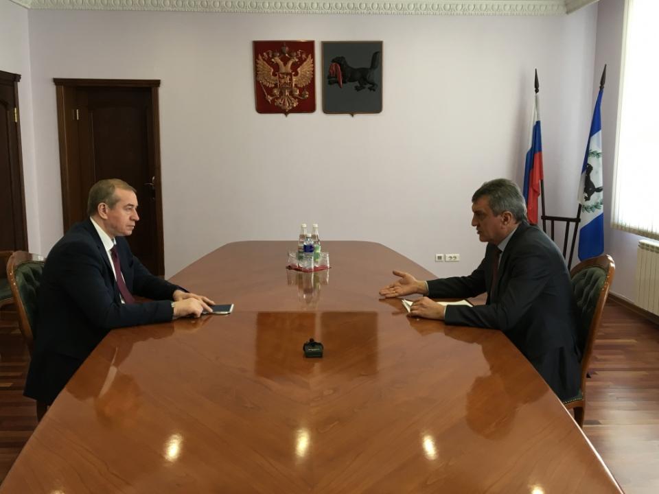 В Иркутске полпред и губернатор обсудили альтернативное теплоснабжение Байкальска