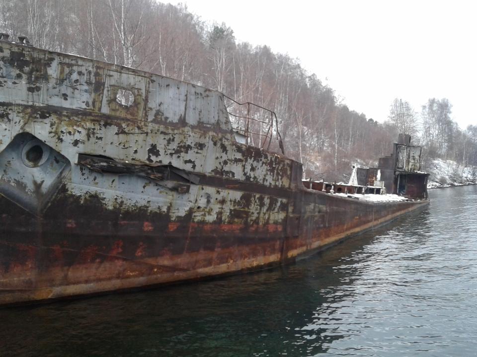 Транспортная прокуратура потребовала поднять затопленное нефтеналивное судно на Иркутском водохранилище