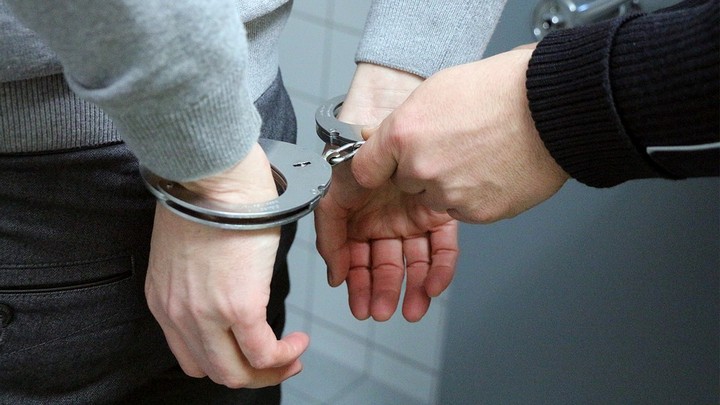 Бывшего полицейского и сотрудника лесничества арестовали в Чунском районе