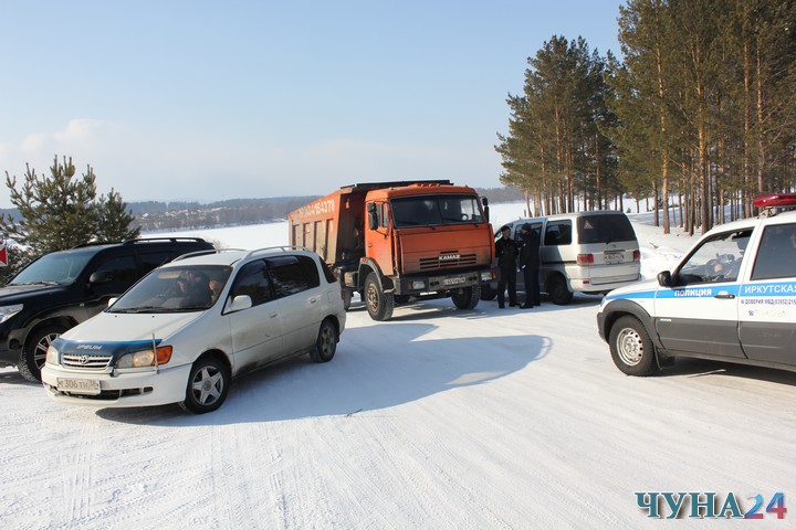 В Октябрьском трёх водителей оштрафовали за выезд на лёд вне переправ