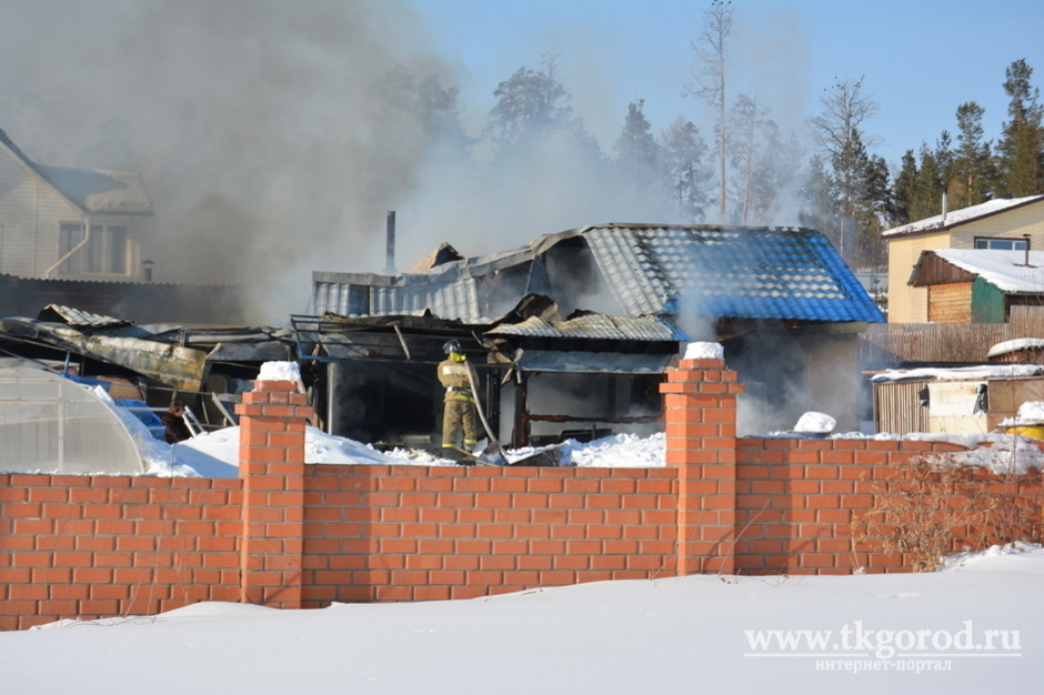 Пожар галачинских коттеджах в Братске уничтожил гараж и жилой дом