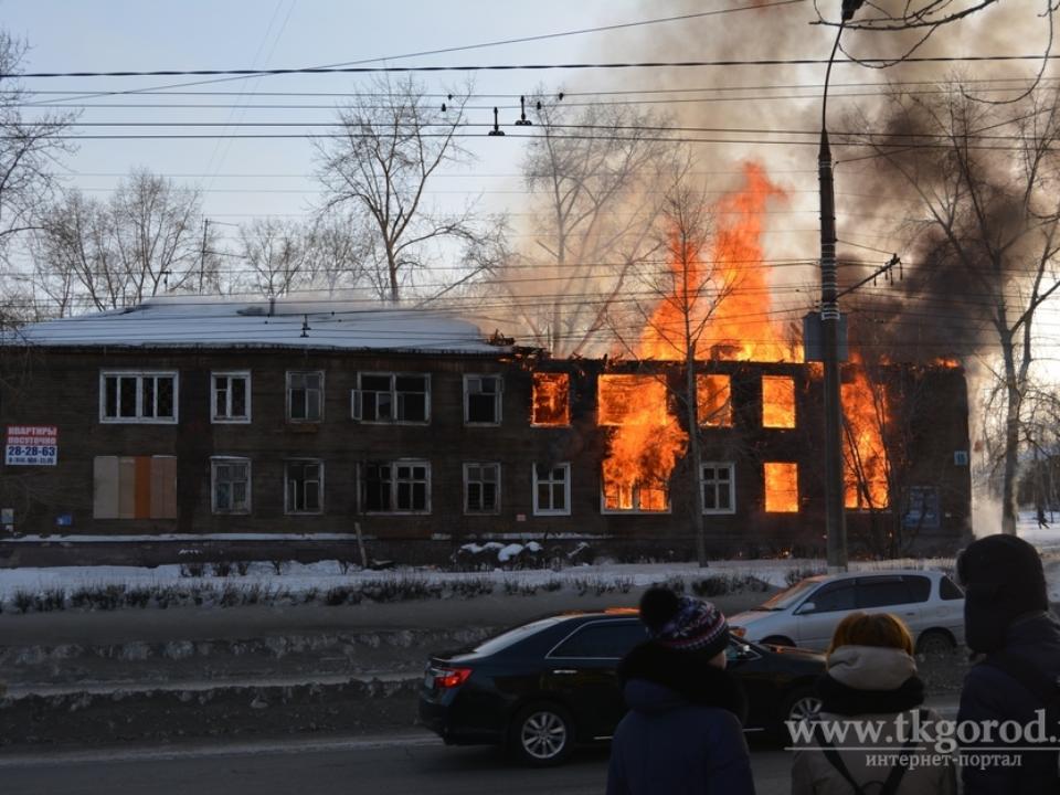 В Братске сгорел еще один расселенный аварийный дом