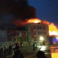 Шесть часов тушили пожар в ТЦ «Центр» в Ангарске