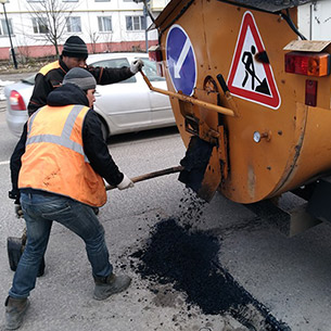 Жители Иркутска могут подать заявки на ямочный ремонт дорог