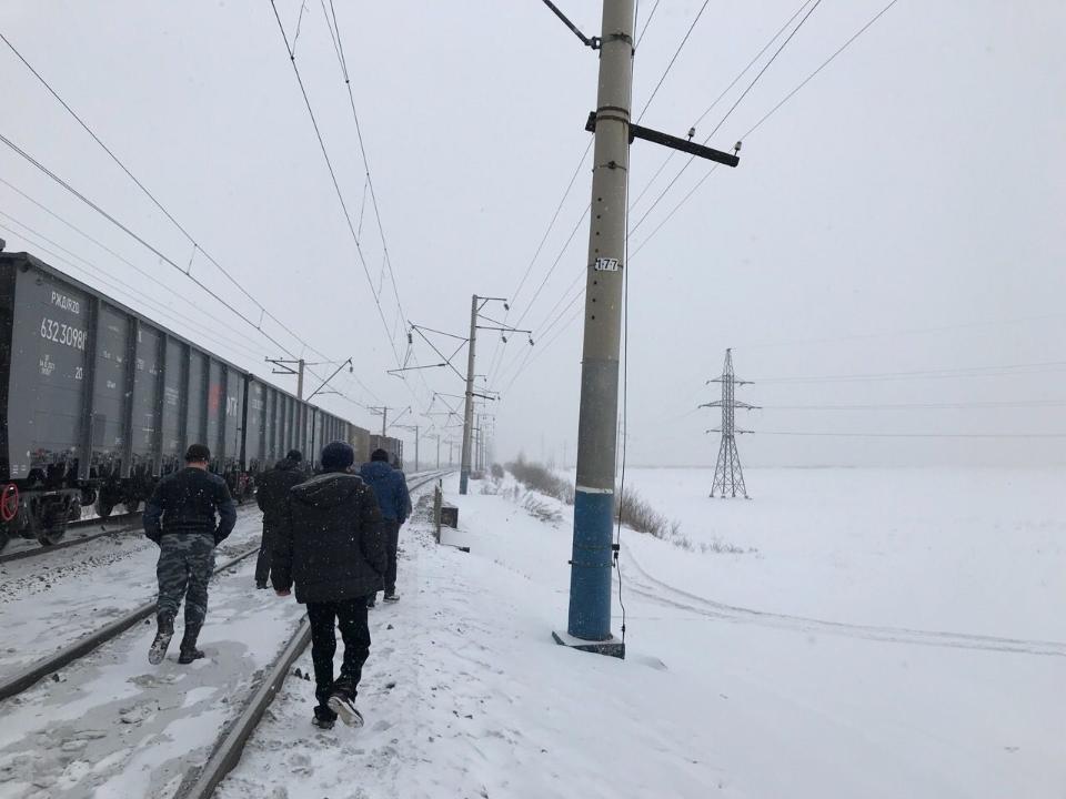 Иркутянин несколько дней "потрошил" грузовые контейнеры на железнодорожной станции