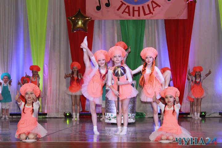 В Чуне лучшие танцоры из четырёх районов соревновались в мастерстве. Фоторепортаж
