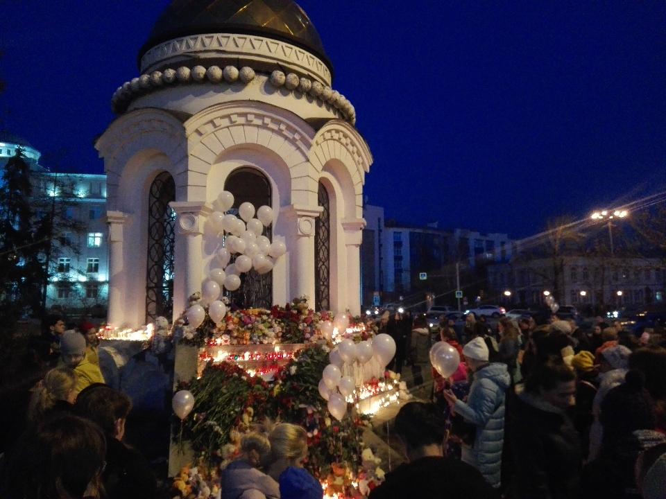 В Иркутске и Братске почтили память о погибших в Кемерове