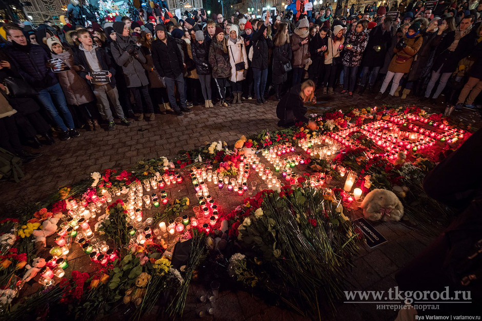 В Кемерово проходит прощание с погибшими при пожаре в ТЦ «Зимняя вишня»
