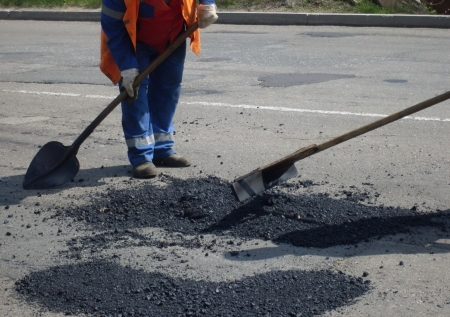 Около 200 заявок на ямочный ремонт дорог поступило от жителей Иркутска