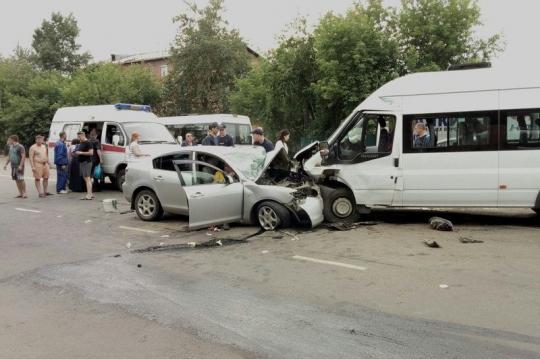 Виновник аварии с маршруткой на улице Рабочего Штаба в Иркутске отправится под суд