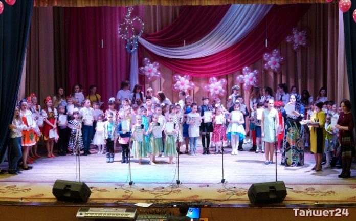 Лучших вокалистов, чтецов и танцоров Тайшетского района выбрали 31 марта