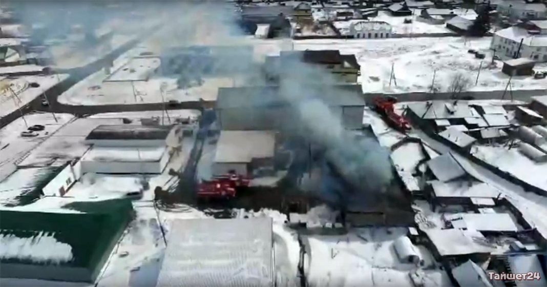 Пожар на складе магазина в Тайшете с высоты птичьего полёта