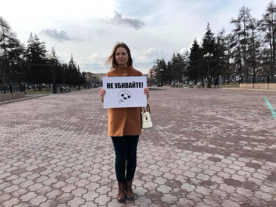 Иркутяне вышли на одиночные пикеты против решений минприроды РФ по Байкалу