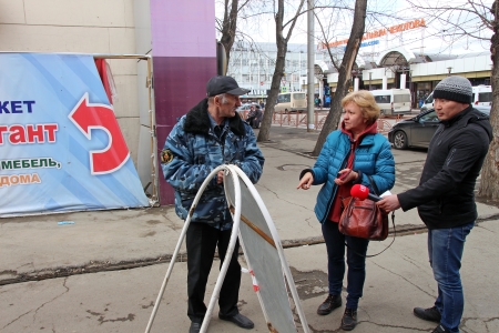 С улиц Иркутска убирают рекламные выносные конструкции