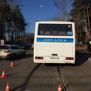 В Ангарске велосипедист попал под автобус и погиб