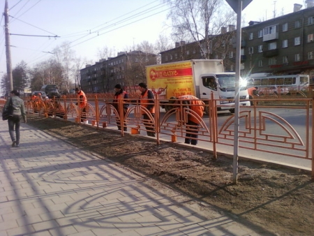 Более 43 тысяч метров дорожных ограждений привели в порядок в рамках месячника по саночистке в Иркутске