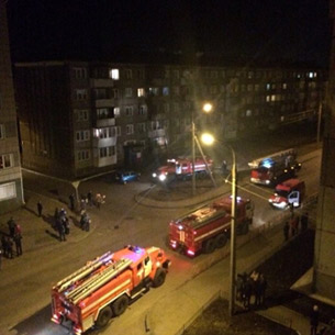 В Иркутске соседи по пятиэтажке вынесли из горящей квартиры виновника пожара