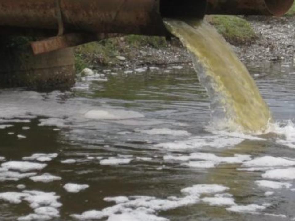 В Усолье-Сибирском канализационные стоки сливали в Ангару без очистки