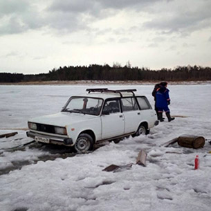 Застрявшие в ледяной шуге на Братском водохранилище рыбаки отказывались эвакуироваться