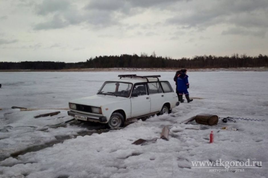 Рыбаков, застрявших на льду Братского водохранилища, из плена вызволяли спасатели