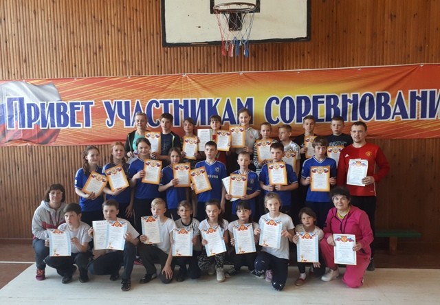Школьники из Октябрьского одержали победу на «Весёлых стартах»