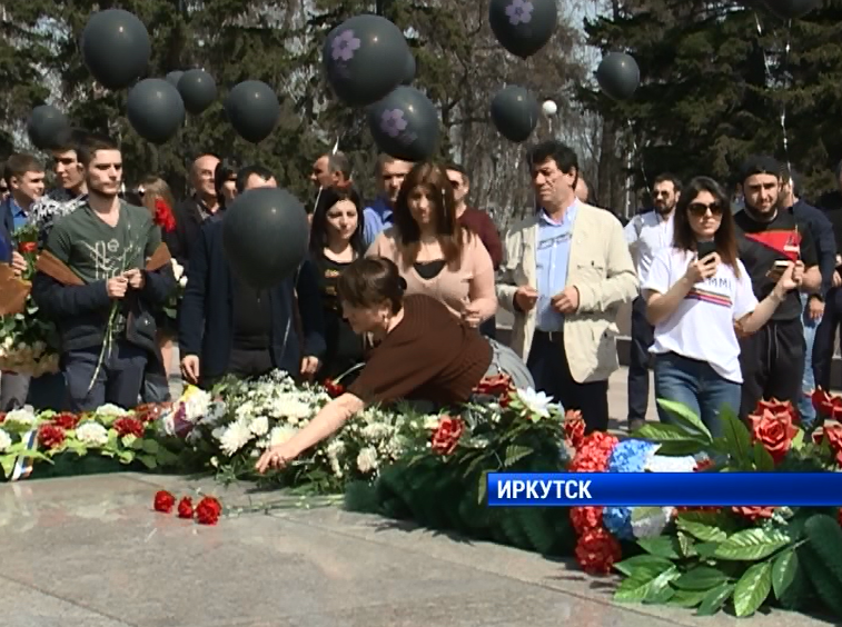 Сотни человек почтили память жертв геноцида в Иркутске