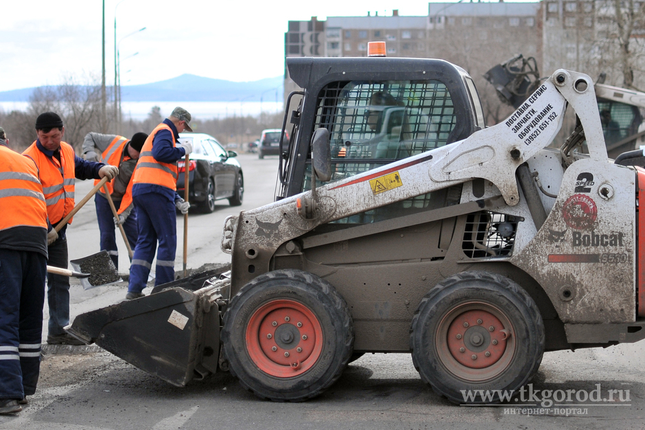 В Братске начался ямочный ремонт дорог