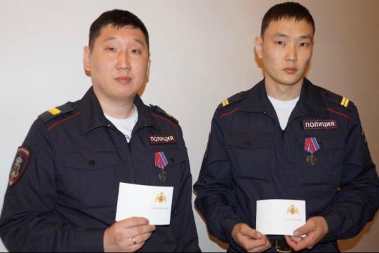 В Иркутске вручили награды полицейским, которые спасли девочку от педофила