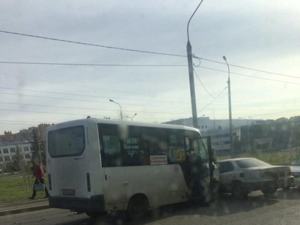 ДТП с участием маршрутного такси произошло утром в Солнечном микрорайоне Иркутска